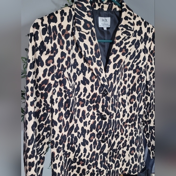 Tahari Jackets & Blazers - Mix by Tahari Arthur S. Levine animal print Blazer Jacket Sz 4